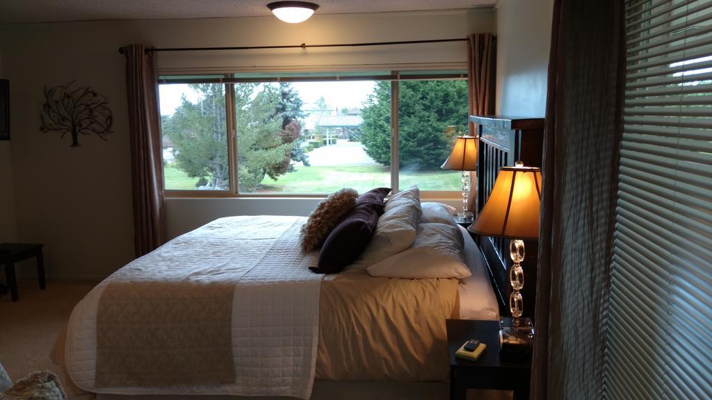 Greenhouse By The Bay 3* Sequim